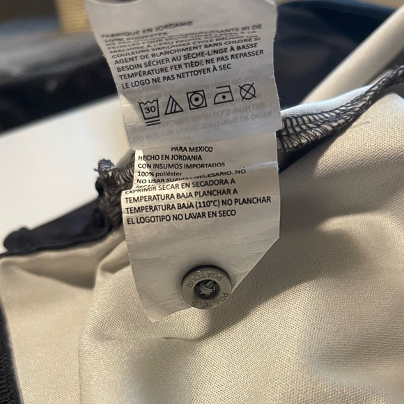 PGA TOUR Pro Series Athletic Fit Polo - Size Large - Picture 9 of 10